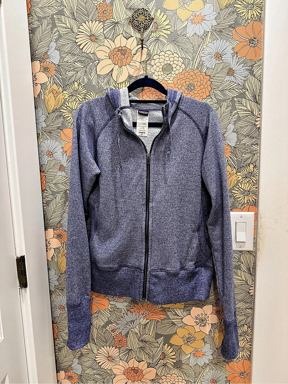 Patagonia Full-Zip Hooded Jacket (Size Medium)